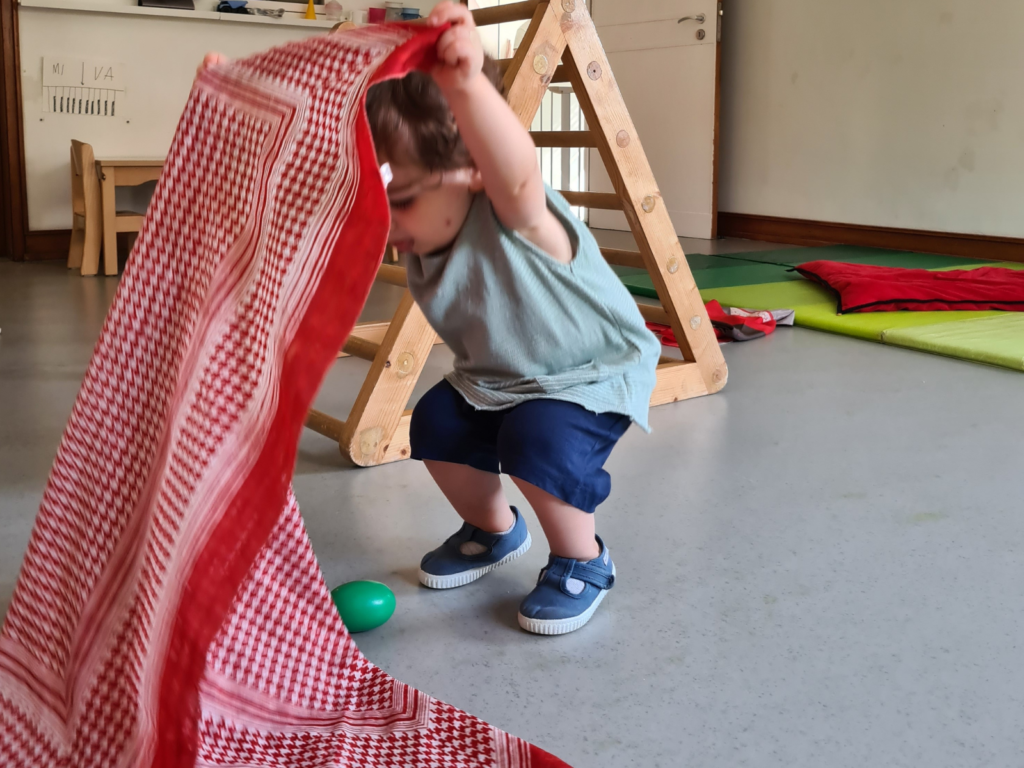 O movimento como linguagem na pedagogia Montessori
